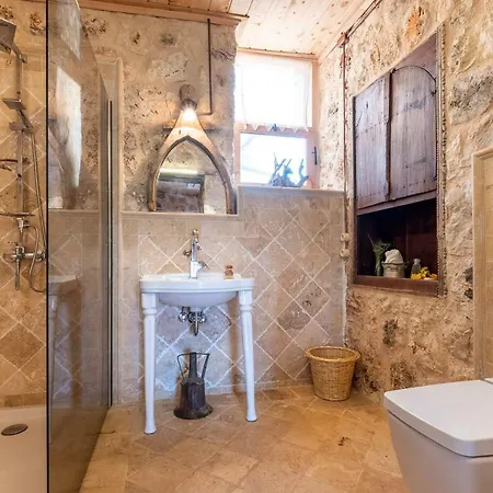 3 בית הארחה *